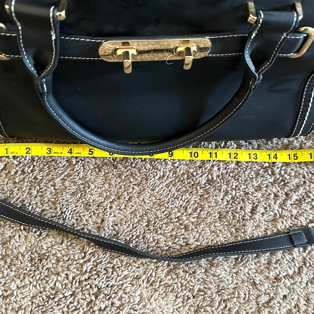 Elegant Black and gold pet carrier - Picture 2 of 11
